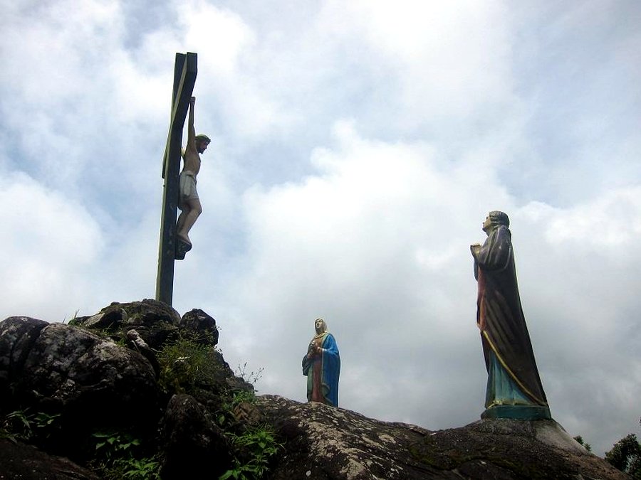 Hilltop crucifix and statues at Kurisumala Ashram, Vagamon